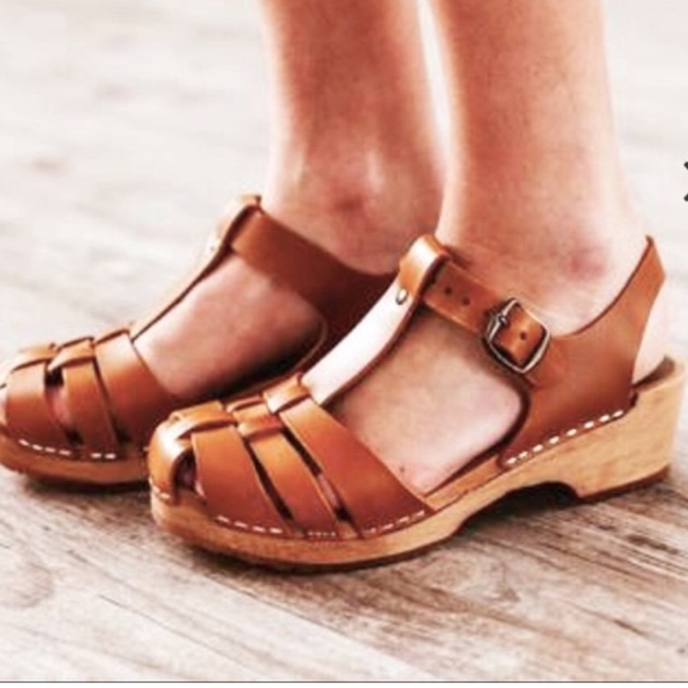 MIA Sweden Emily Tan Leather T Strap Clogs Sandals Women’s Size 39